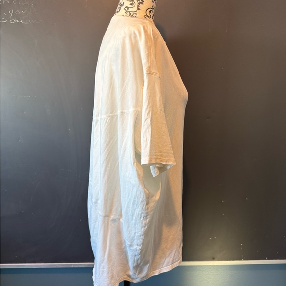 Lululemon Back In Action Tee - Picture 3 of 5